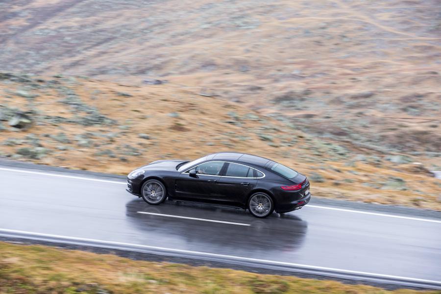 Porsche Panamera 4S 2016 года  (фото 34 из 65)